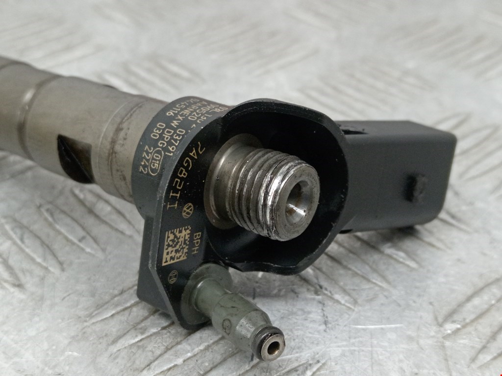 Форсунка дизельная электрическая VOLKSWAGEN Passat B6 2005-2011