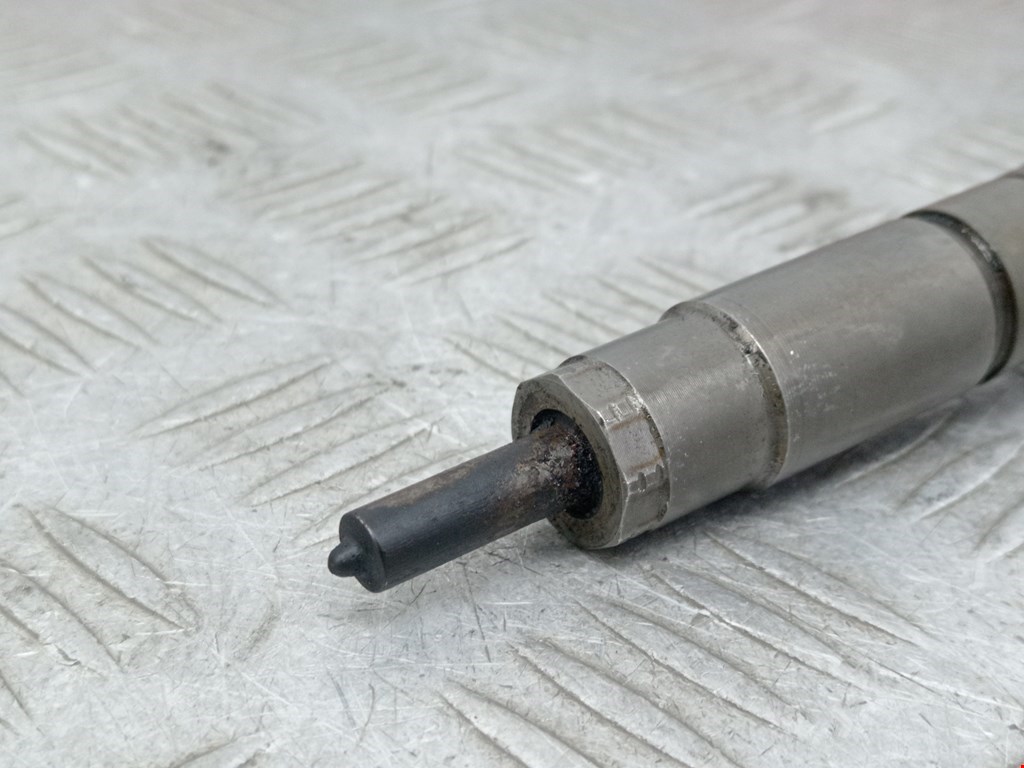 Форсунка дизельная электрическая VOLKSWAGEN Passat B6 2005-2011