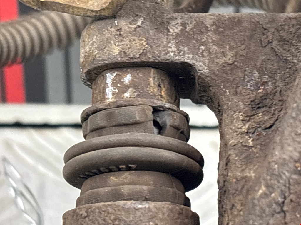 Суппорт задний правый RENAULT Trafic II 2001-2014