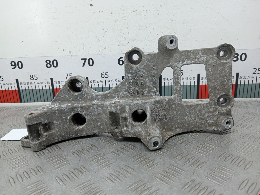 Кронштейн генератора SEAT Leon 2005-2012