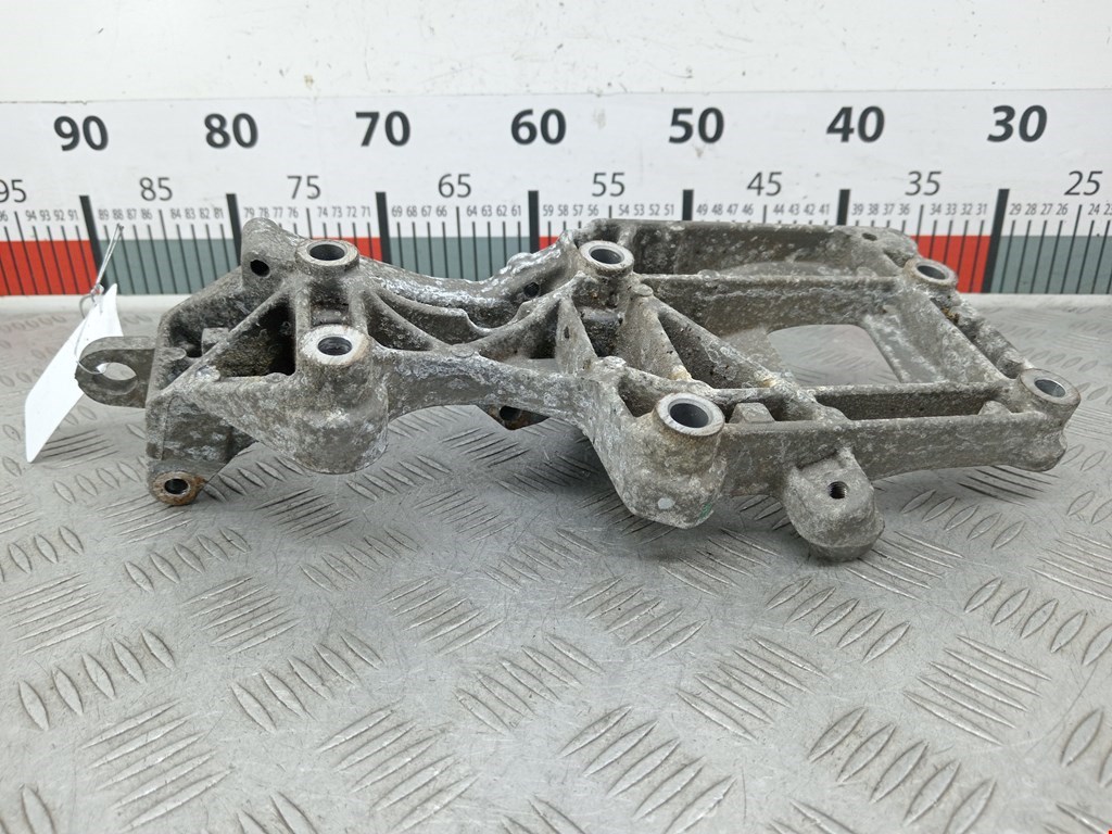 Кронштейн генератора SEAT Leon 2005-2012