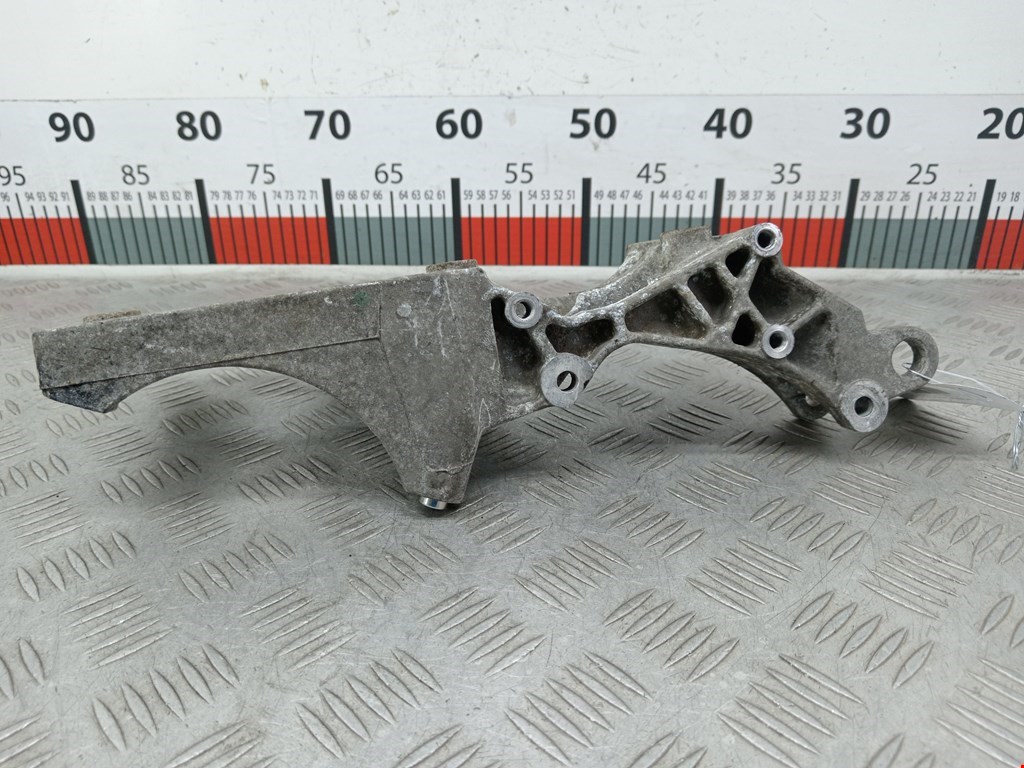 Кронштейн генератора SEAT Leon 2005-2012