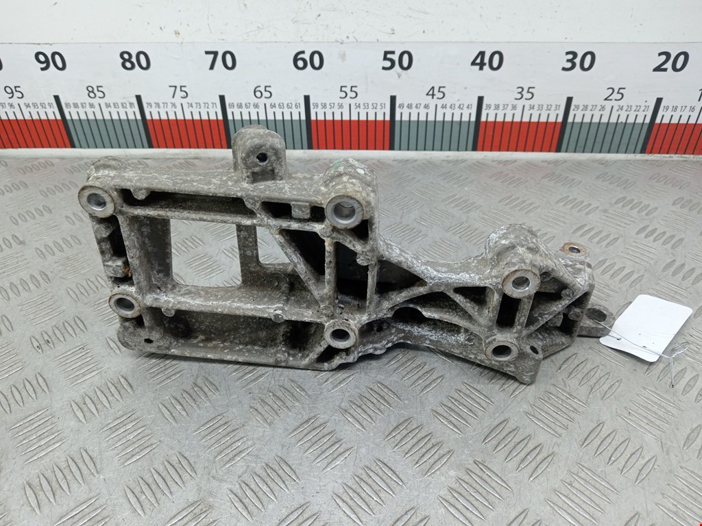 Кронштейн генератора SEAT Leon 2005-2012