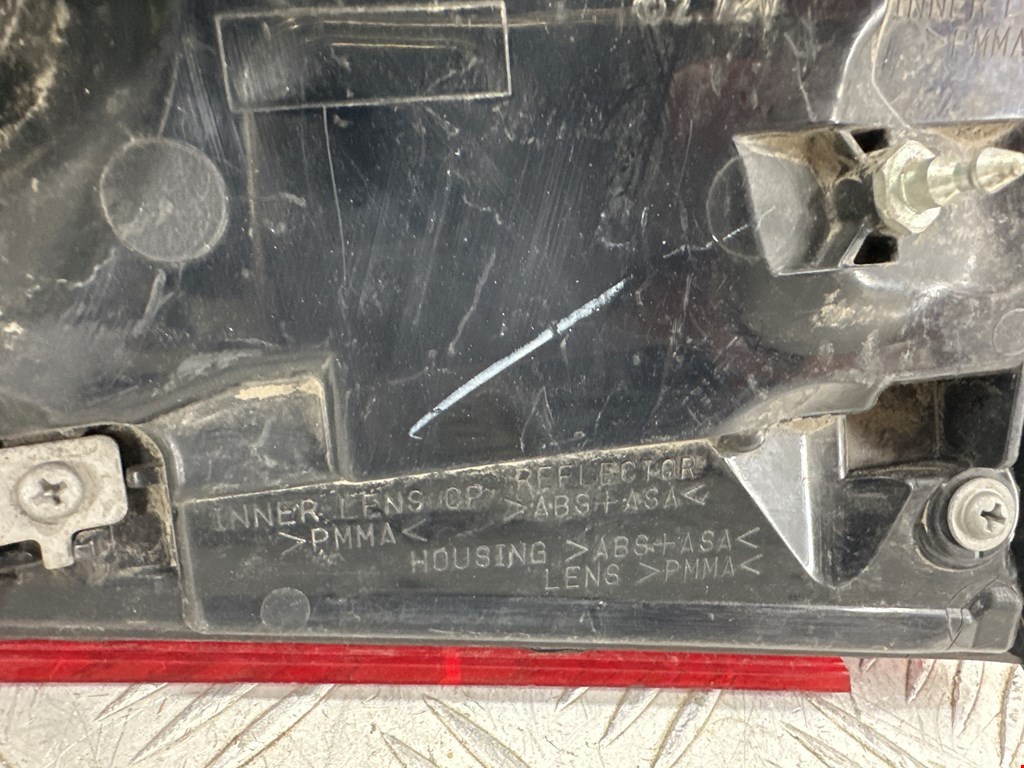 Фонарь задний внутренний левый MITSUBISHI Outlander GF0W 2012-н.в.