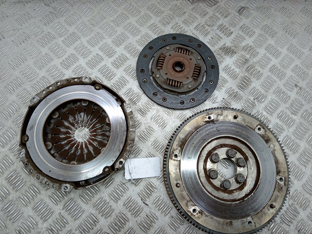 Маховик (демпфер сцепления) VOLKSWAGEN Golf V 2003-2009