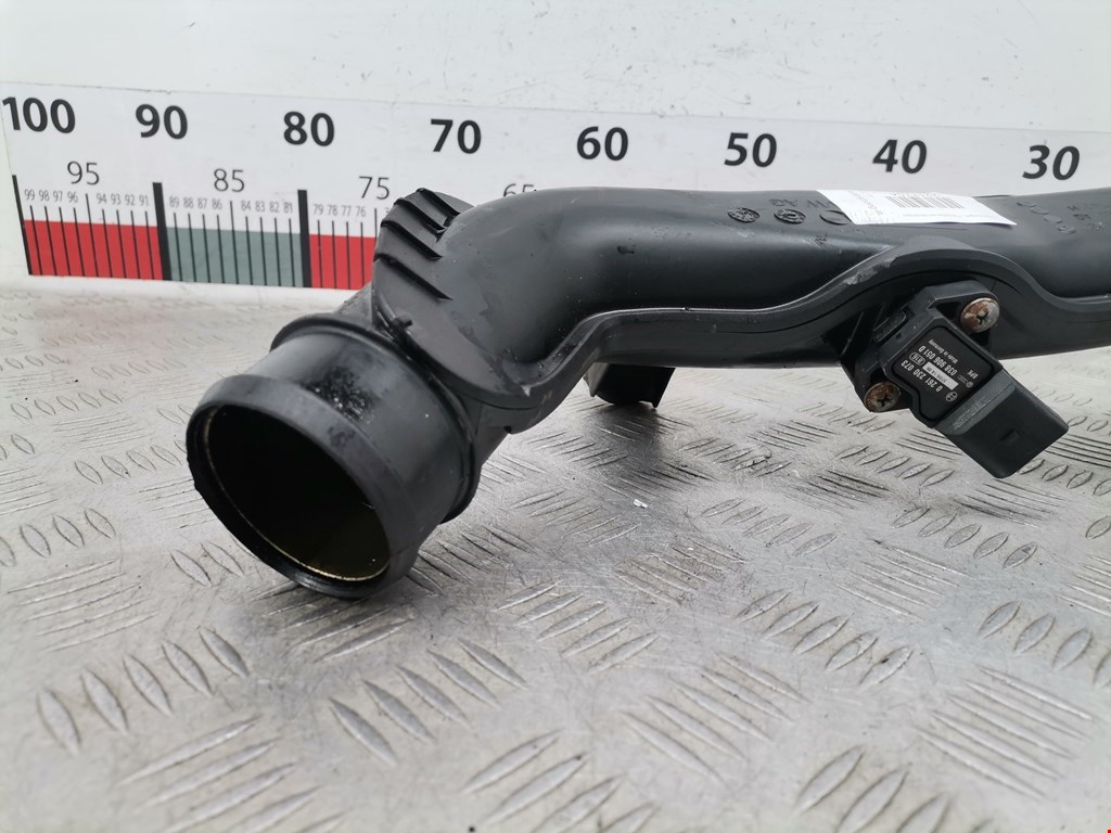 Патрубок интеркулера VOLKSWAGEN Golf V 2003-2009