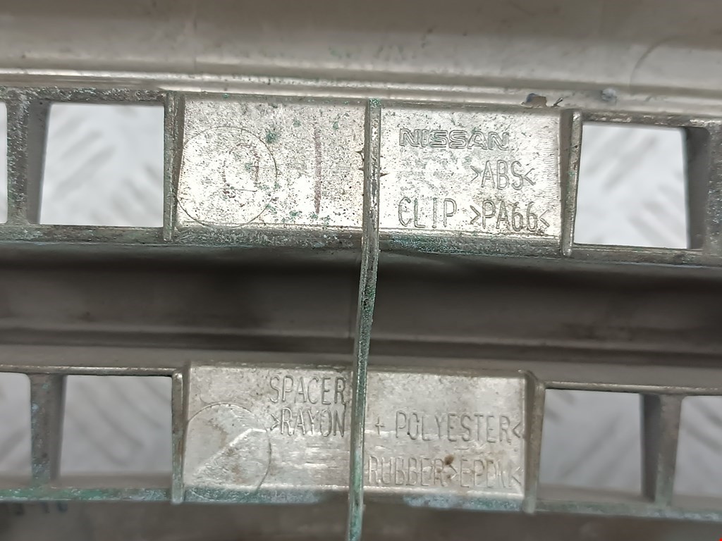 Решетка радиатора INFINITI QX56/QX80 2004-2010