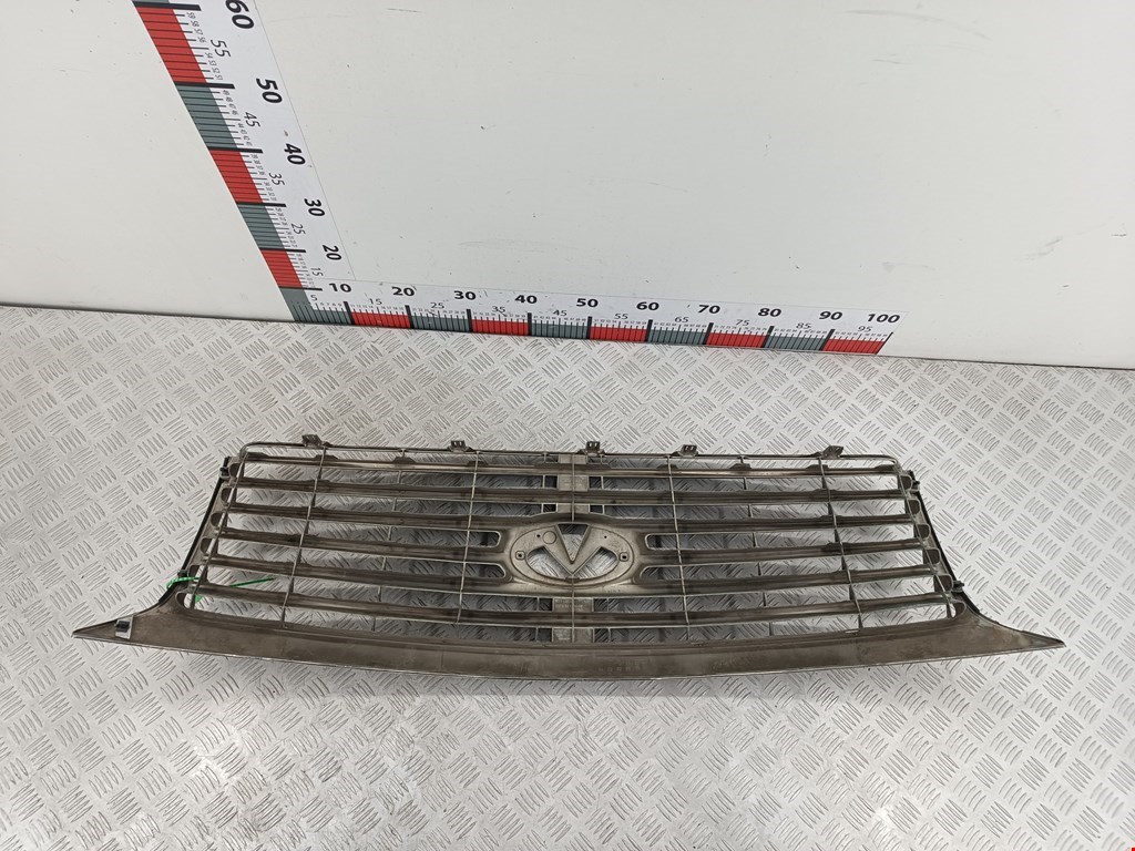 Решетка радиатора INFINITI QX56/QX80 2004-2010