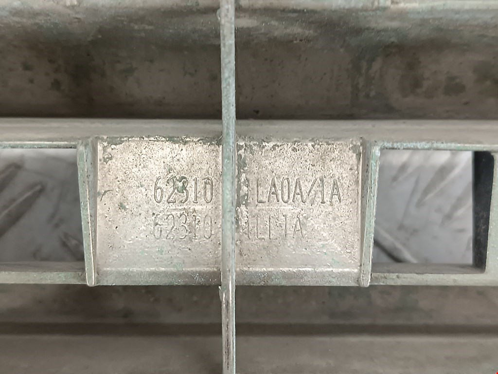 Решетка радиатора INFINITI QX56/QX80 2004-2010