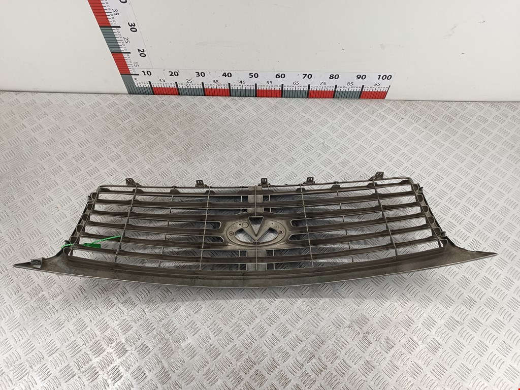 Решетка радиатора INFINITI QX56/QX80 2004-2010