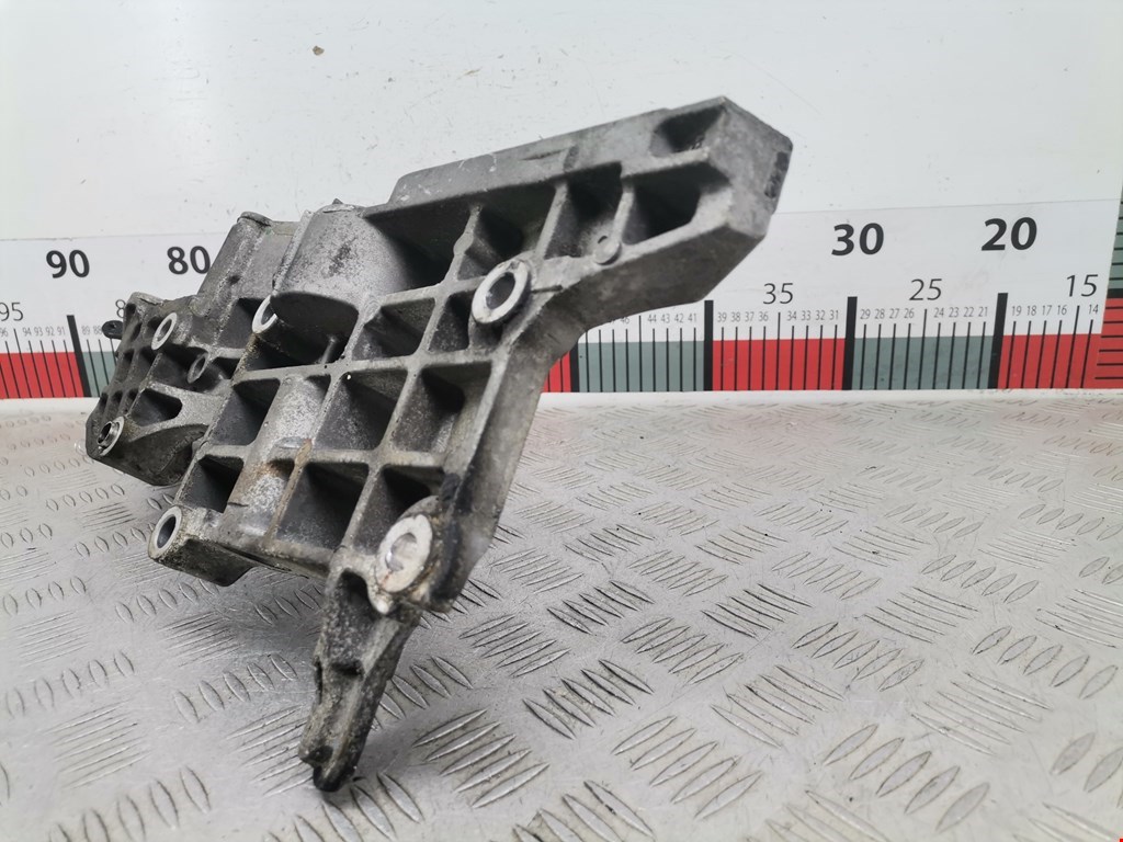 Кронштейн генератора AUDI A3 8P 2003-2013
