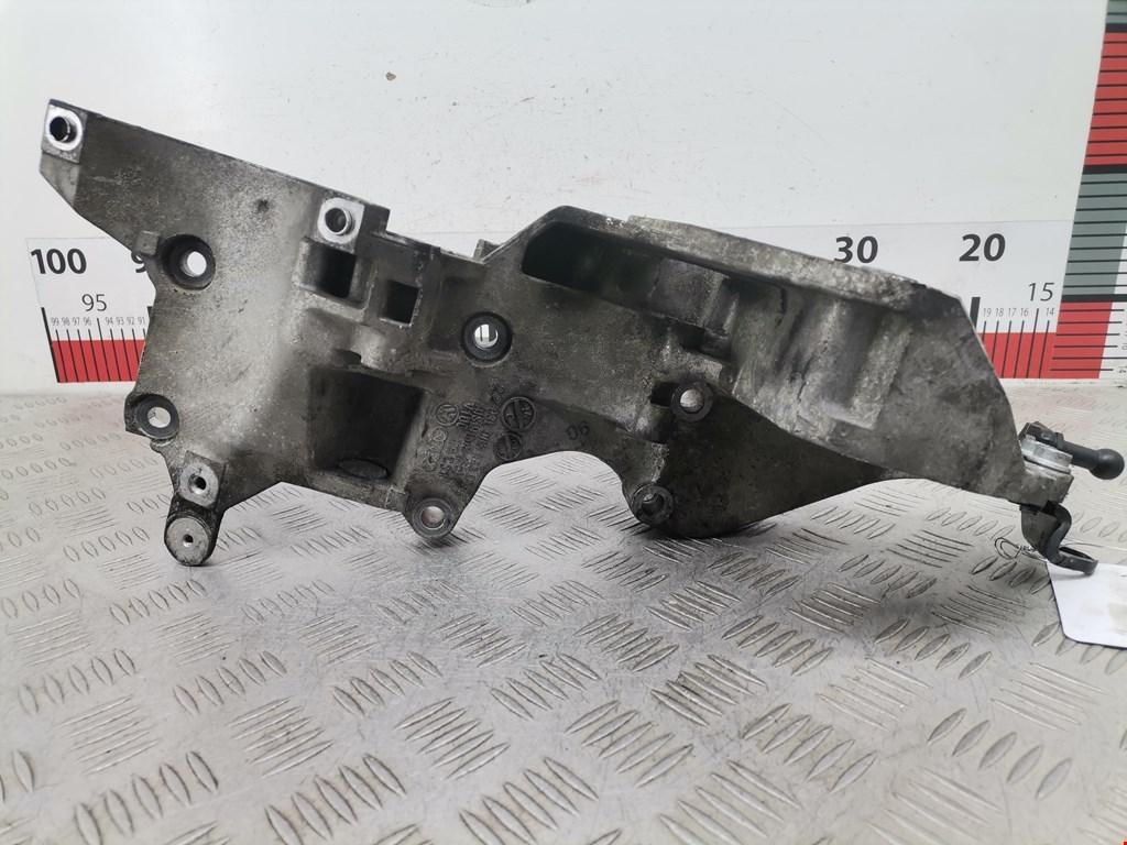Кронштейн генератора AUDI A3 8P 2003-2013