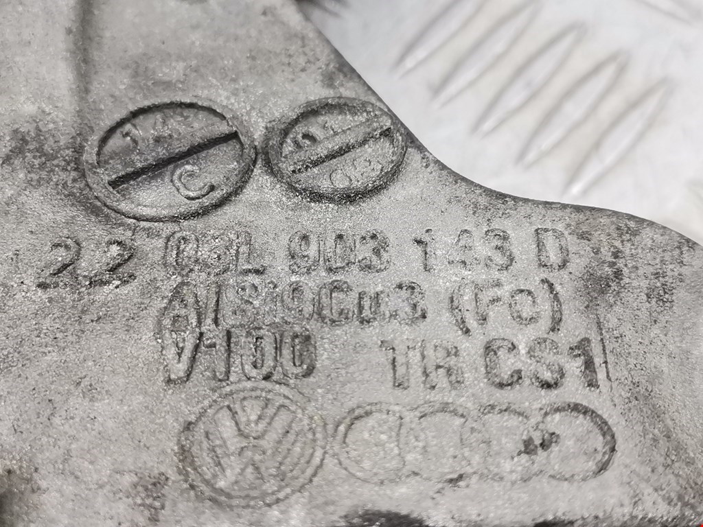 Кронштейн генератора AUDI A3 8P 2003-2013