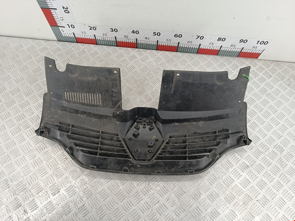 Решетка радиатора RENAULT Logan II 2014-2022