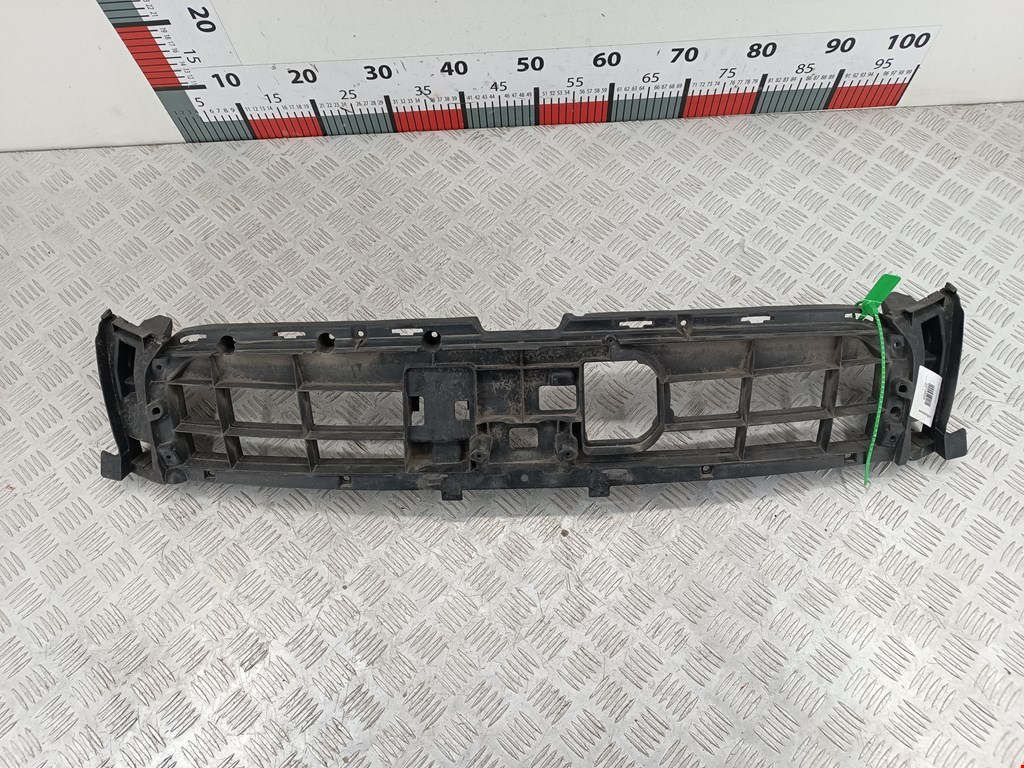 Решетка (заглушка) в бампер центральная Audi A7 4G (2010-2018)