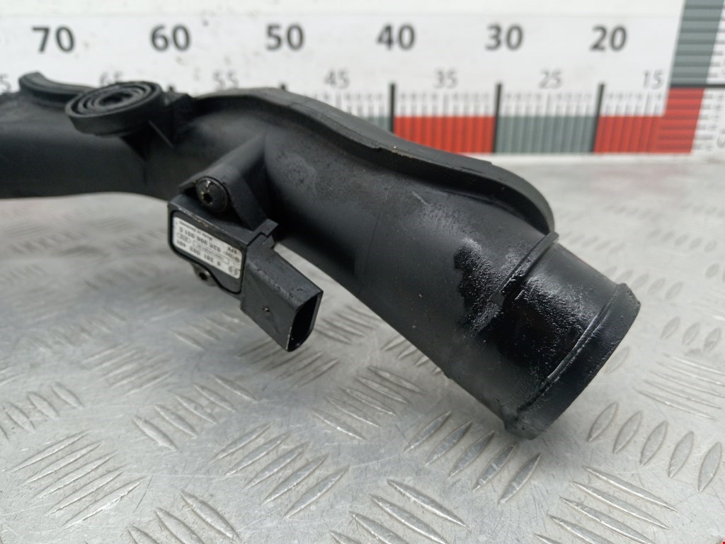 Патрубок интеркулера VOLKSWAGEN Jetta V 2005-2011