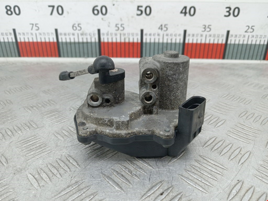 Сервопривод (электропривод моторчик привода) заслонок впускного коллектора Audi A4 B7 (2004-2009)