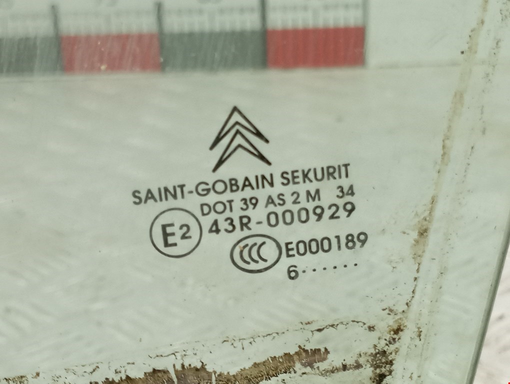 Стекло двери переднее левое CITROEN C5 I 2001-2008
