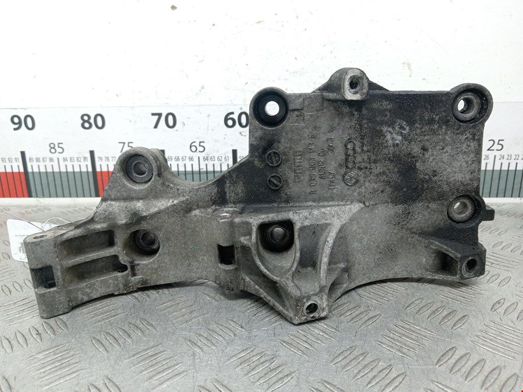 Кронштейн генератора SEAT Leon 2005-2012