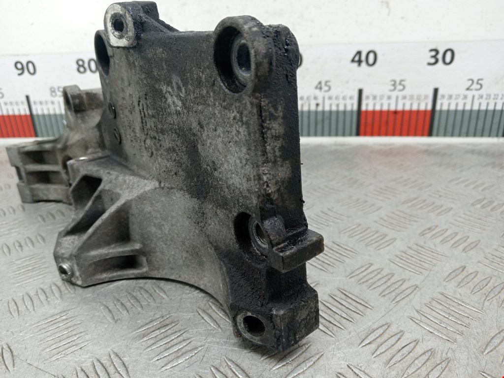 Кронштейн генератора SEAT Leon 2005-2012