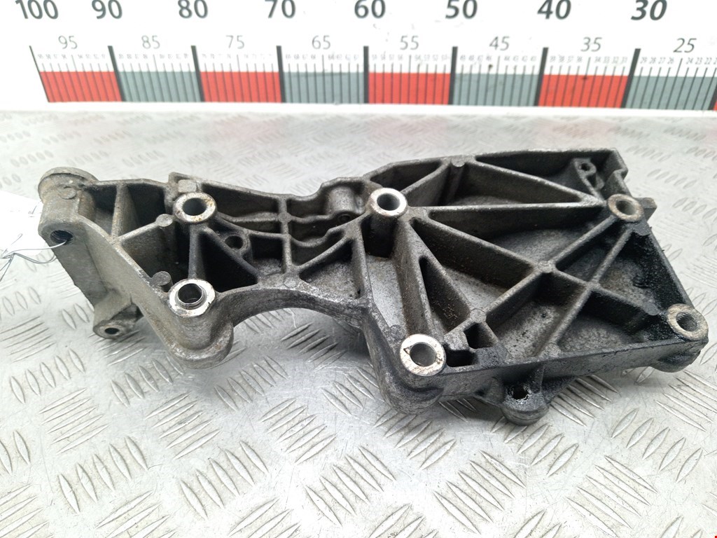 Кронштейн генератора SEAT Leon 2005-2012