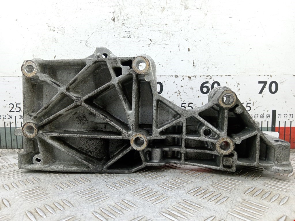 Кронштейн генератора AUDI A3 8P 2003-2013