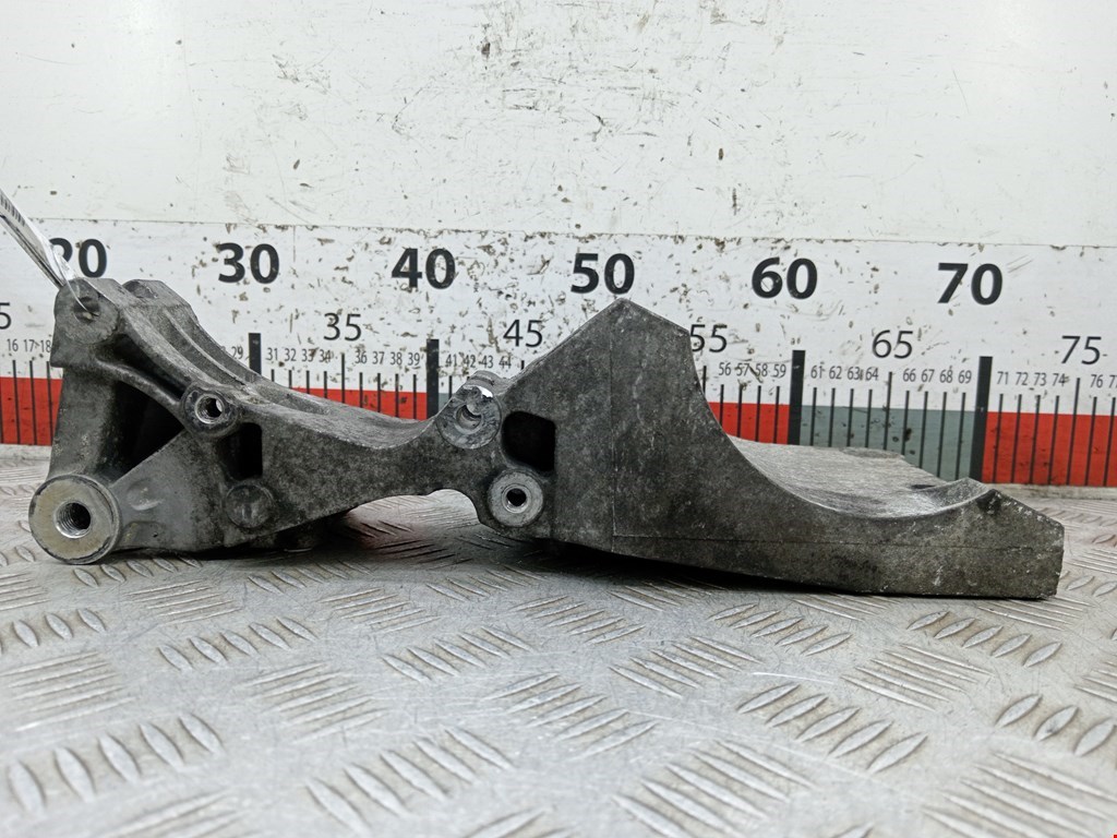 Кронштейн генератора AUDI A3 8P 2003-2013