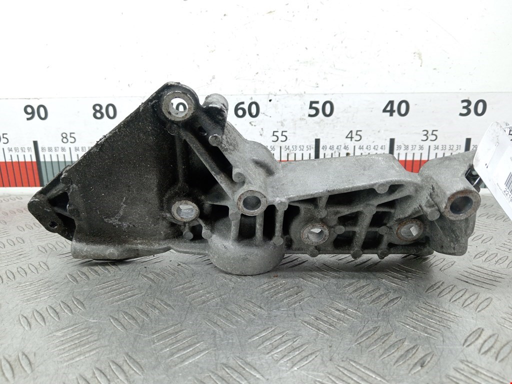 Кронштейн генератора RENAULT Scenic II 2003-2010