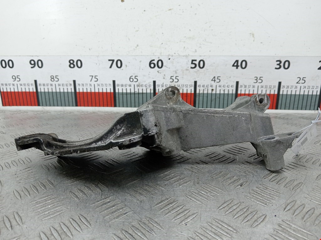 Кронштейн генератора RENAULT Scenic II 2003-2010