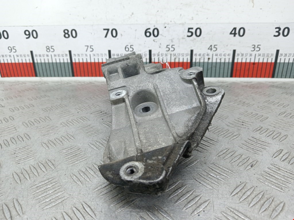 Кронштейн генератора RENAULT Scenic II 2003-2010