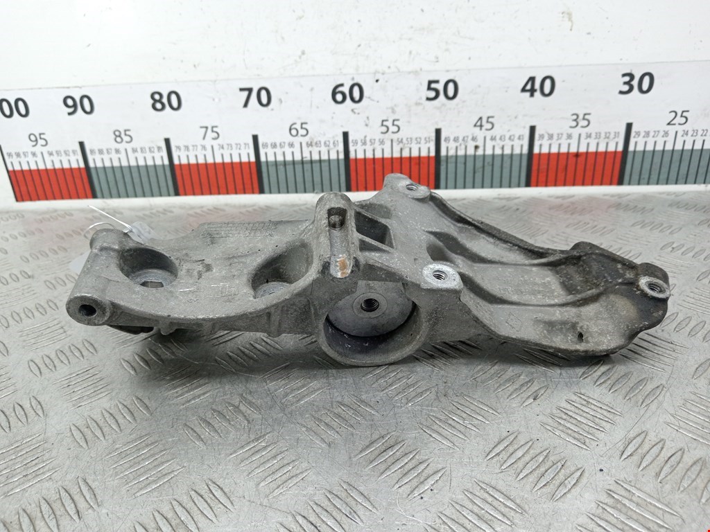 Кронштейн генератора RENAULT Scenic II 2003-2010
