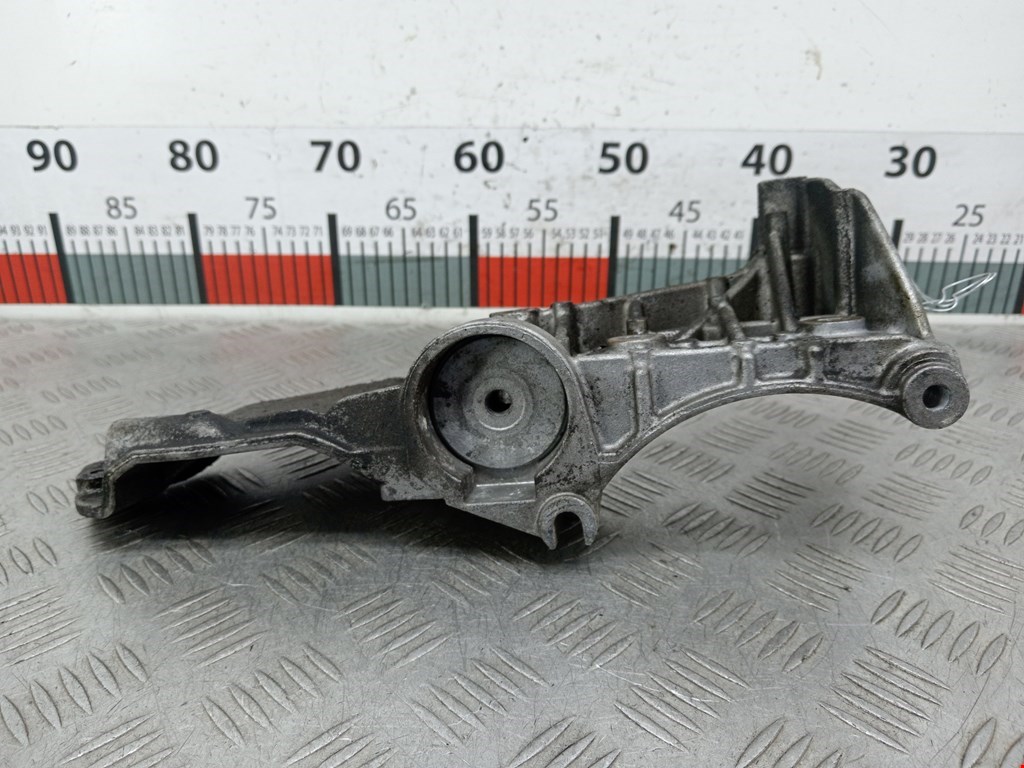 Кронштейн генератора RENAULT Scenic II 2003-2010