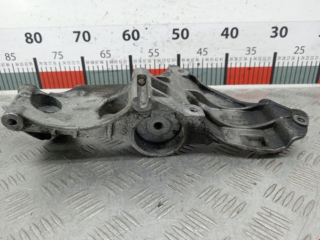 Кронштейн генератора RENAULT Scenic II 2003-2010