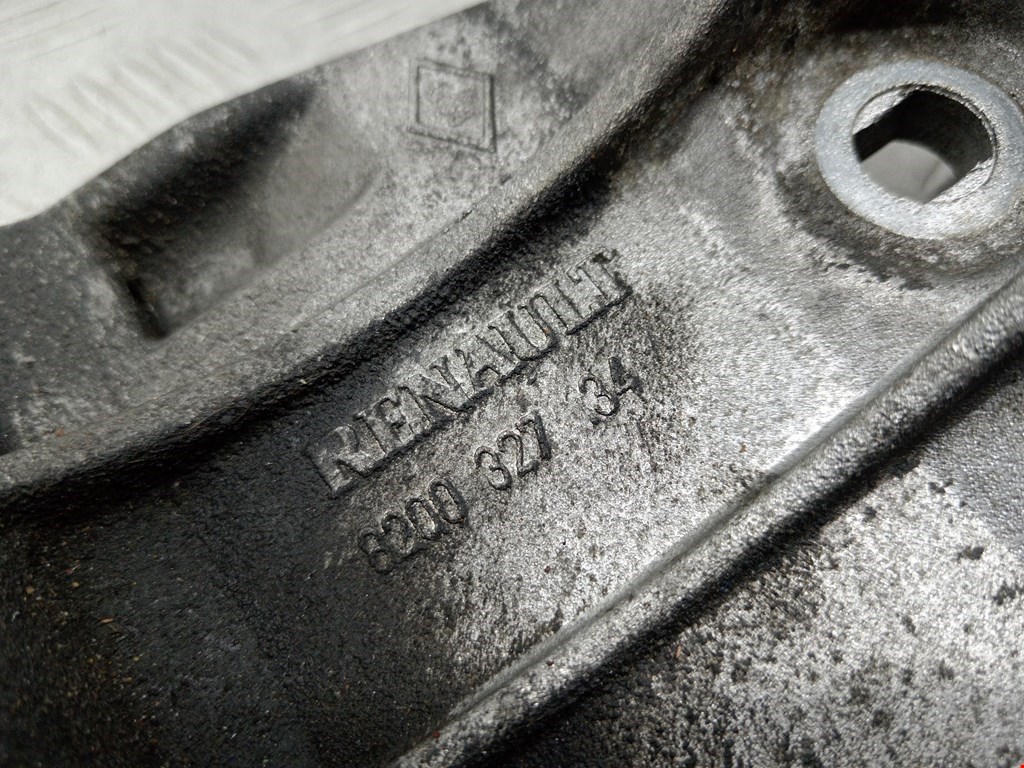 Кронштейн генератора RENAULT Scenic II 2003-2010