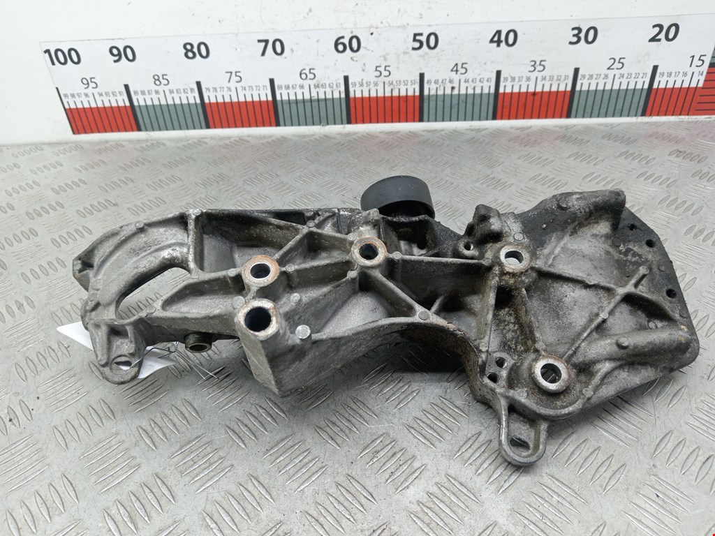 Кронштейн генератора RENAULT Scenic II 2003-2010