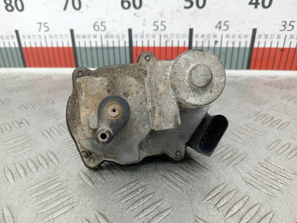 Сервопривод (электропривод моторчик привода) заслонок впускного коллектора Audi A4 B7 (2004-2009)