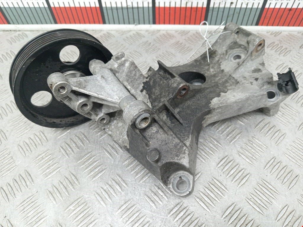 Кронштейн генератора RENAULT Megane I 1996-2002