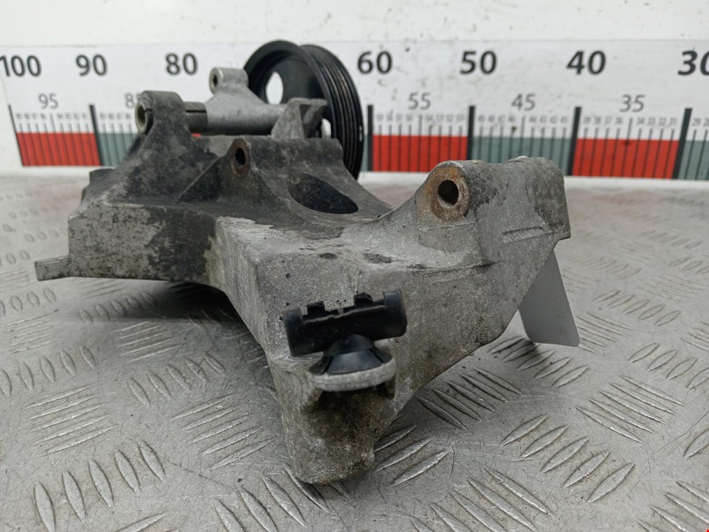 Кронштейн генератора RENAULT Megane I 1996-2002