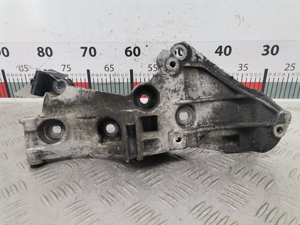 Кронштейн генератора RENAULT Megane II 2002-2009