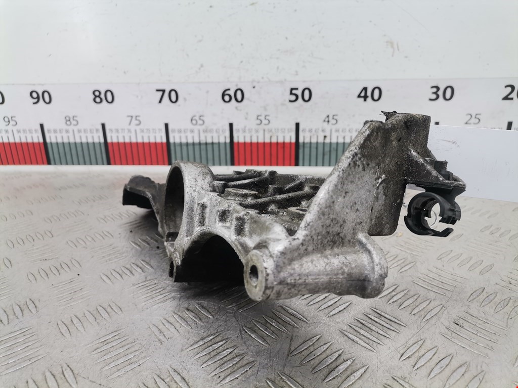 Кронштейн генератора RENAULT Megane II 2002-2009