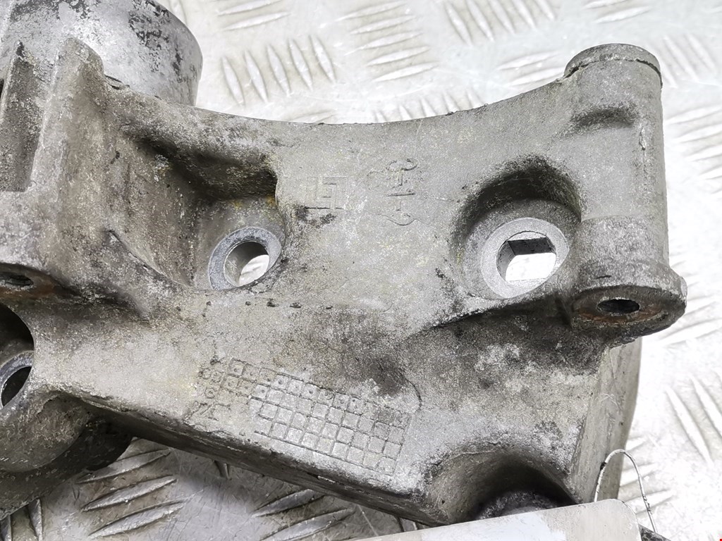 Кронштейн генератора RENAULT Megane II 2002-2009