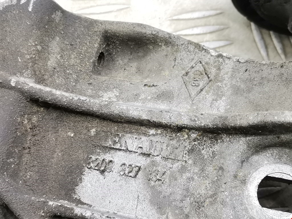 Кронштейн генератора RENAULT Megane II 2002-2009