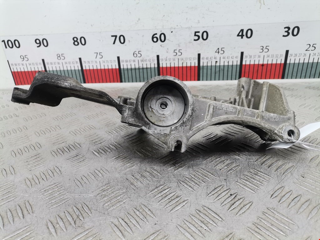 Кронштейн генератора RENAULT Scenic II 2003-2010