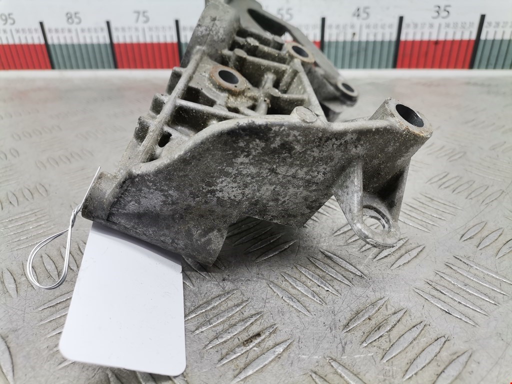 Кронштейн генератора RENAULT Scenic II 2003-2010