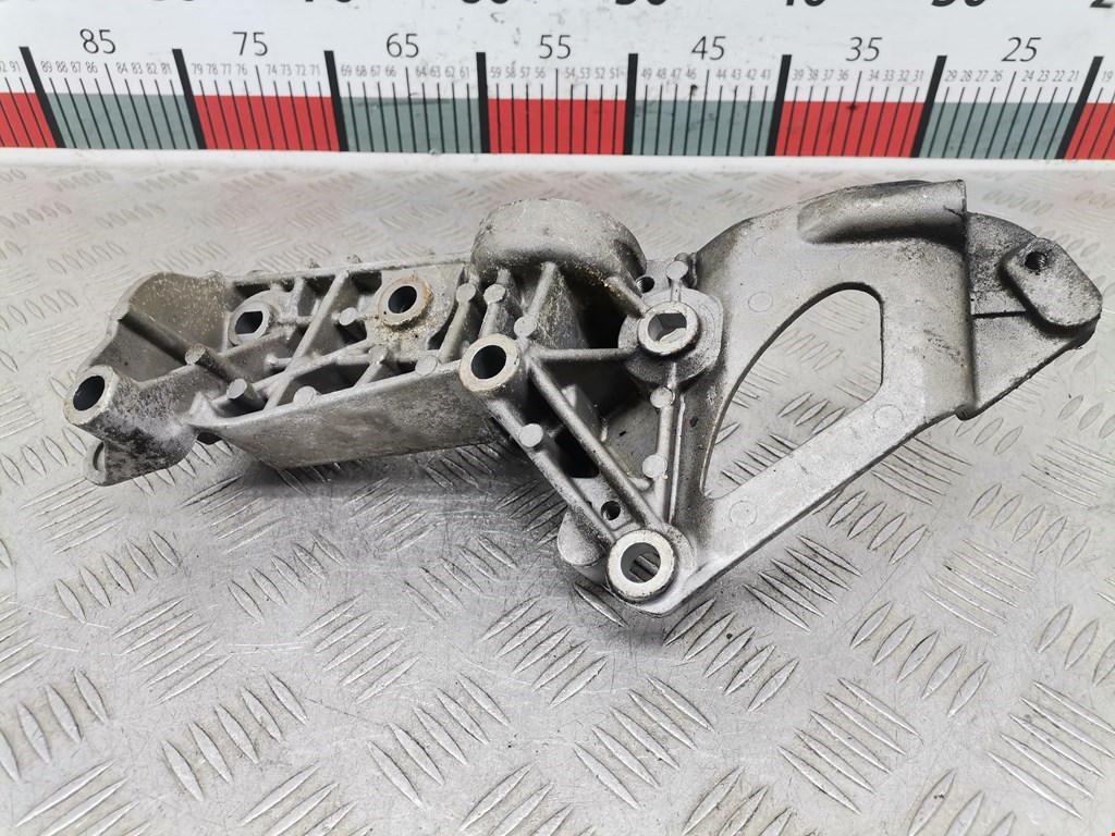 Кронштейн генератора RENAULT Scenic II 2003-2010