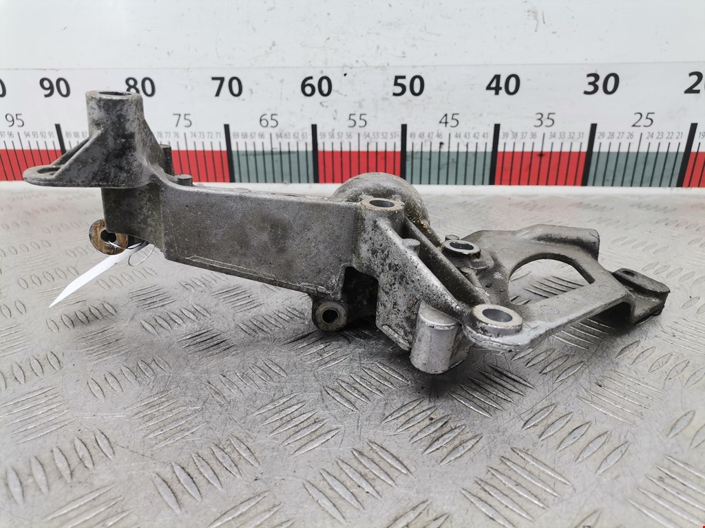 Кронштейн генератора RENAULT Scenic II 2003-2010