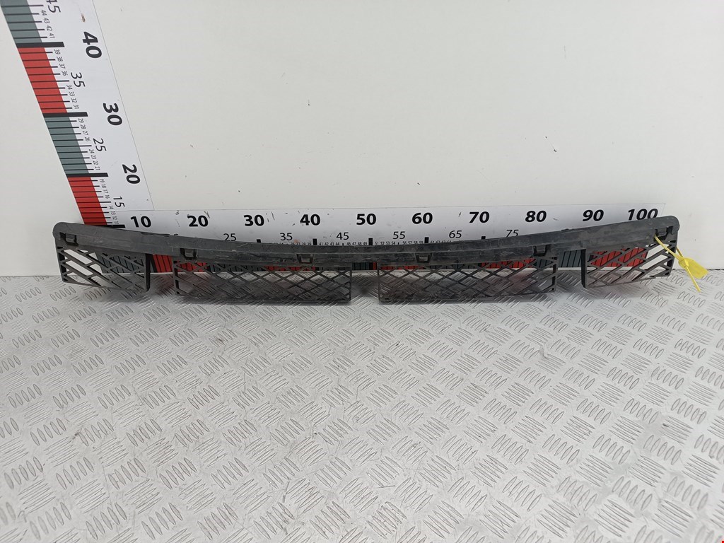 Кронштейн (крепление) заднего бампера центральный Volkswagen Touareg 2 (2010-2018)