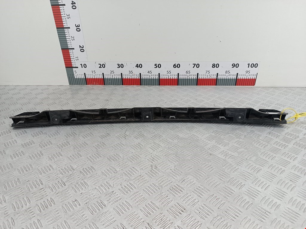 Кронштейн заднего бампера центральный VOLKSWAGEN Touareg 2010-2018