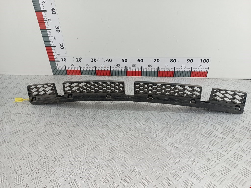 Кронштейн заднего бампера центральный VOLKSWAGEN Touareg 2010-2018