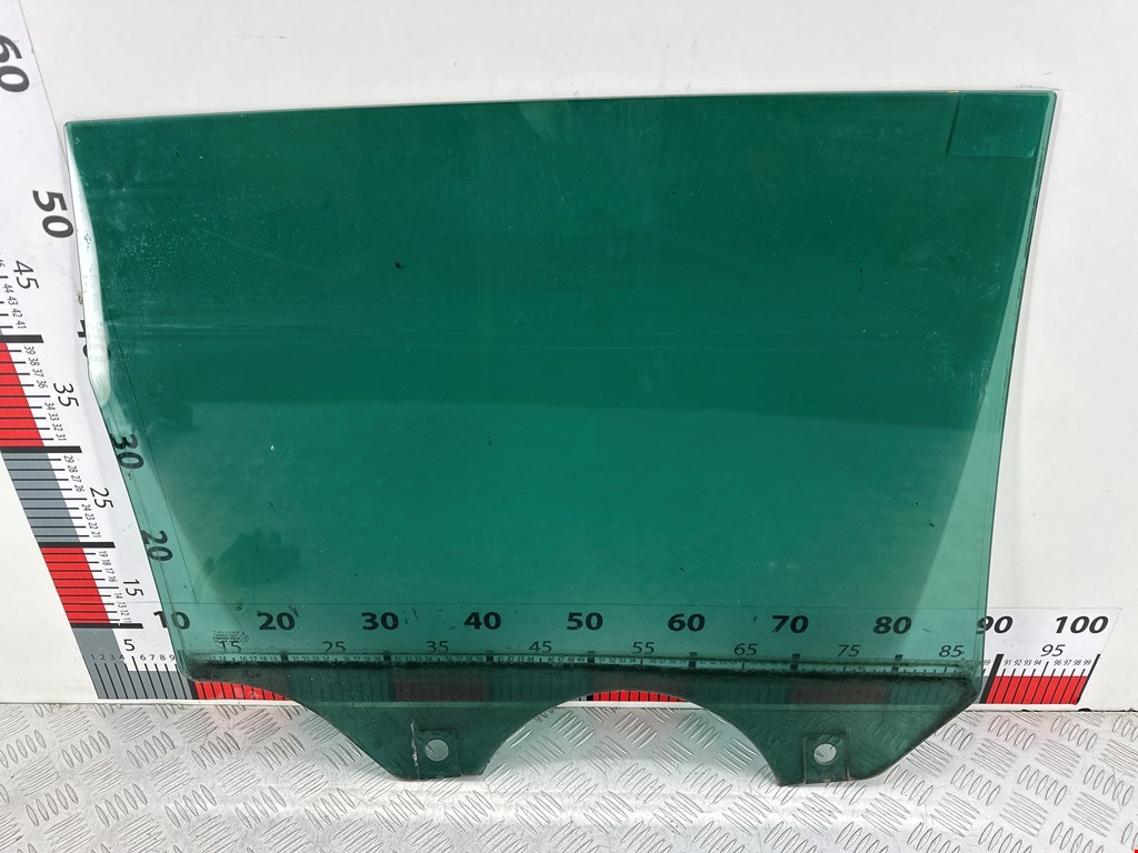 Стекло двери заднее левое VOLKSWAGEN Touareg 2002-2010